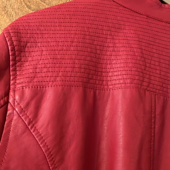 Plus size red pleather jacket - Picture 6 of 8